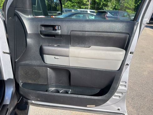 Used 2010 Toyota Tundra 4x4 CrewMax image 27