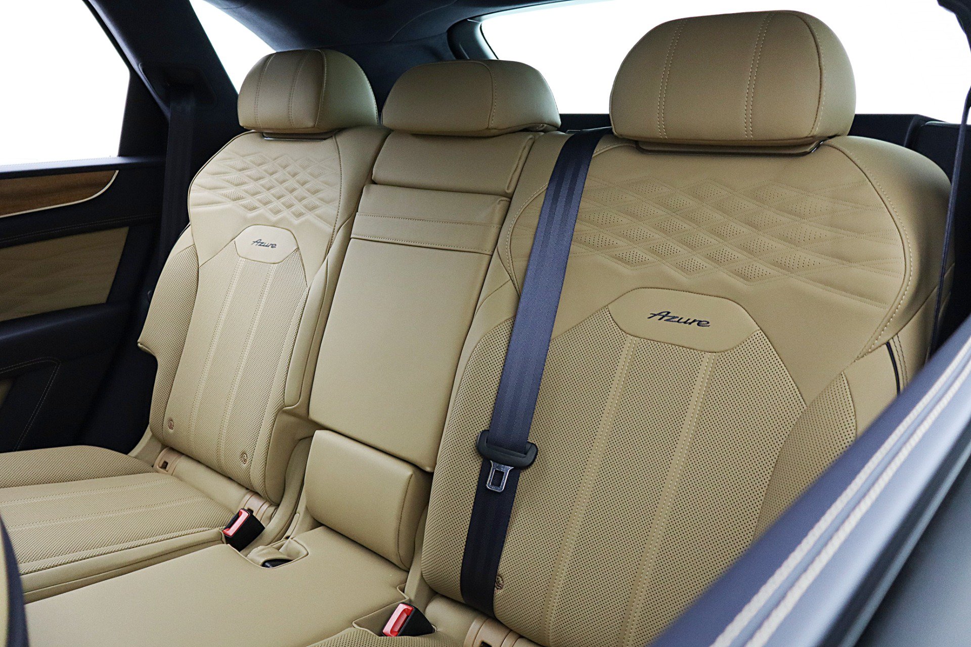 Used 2025 Bentley Bentayga AWD/4WD image 32