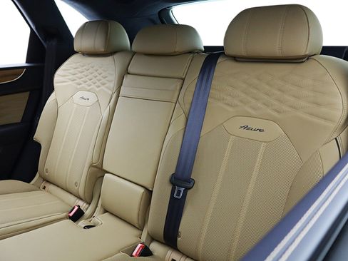 Used 2025 Bentley Bentayga AWD/4WD image 32