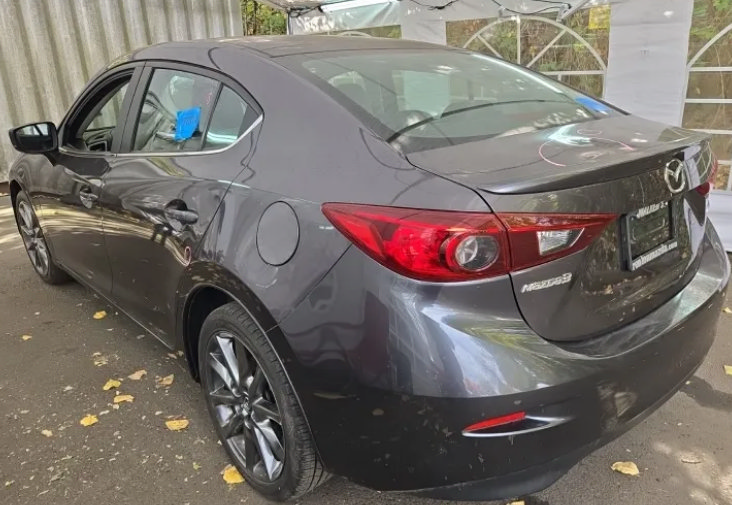 Used 2018 MAZDA MAZDA3 Touring FWD image 5