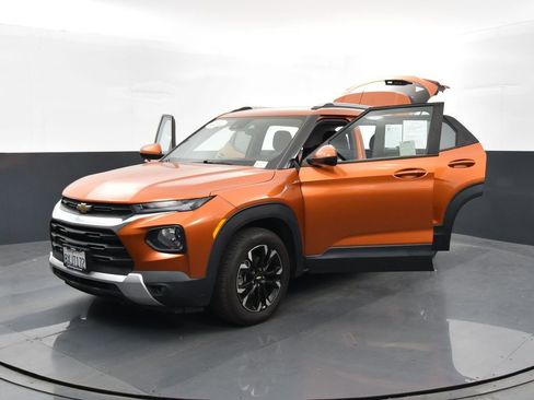 Used 2022 Chevrolet TrailBlazer LT w/ LPO, Blackout Package image 36