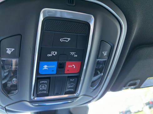 New 2025 Jeep Grand Cherokee L Altitude image 16