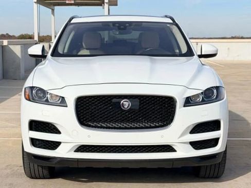 Used 2019 Jaguar F-PACE Prestige image 4