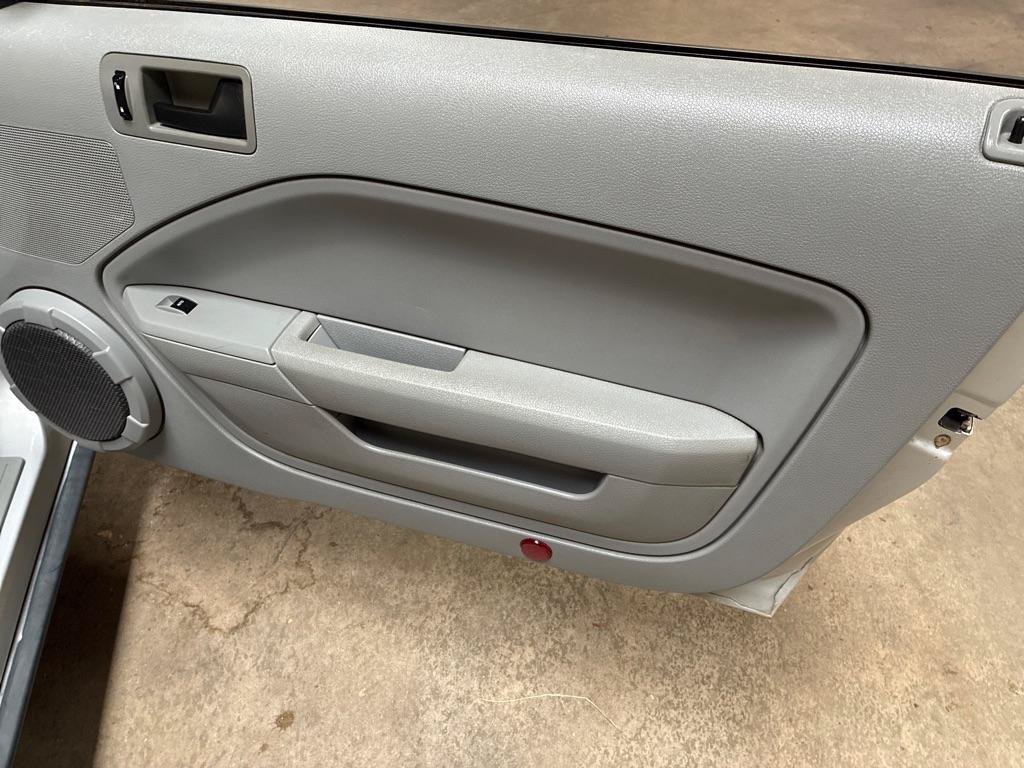 Used 2005 Ford Mustang Premium RWD image 28