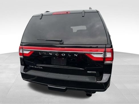 Used 2016 Lincoln Navigator Reserve image 3