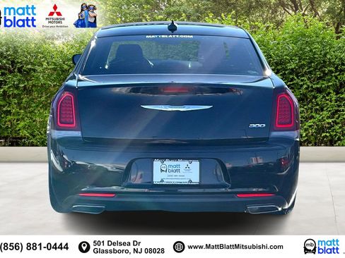 Used 2019 Chrysler 300 Touring w/ Sport Appearance Package image 5