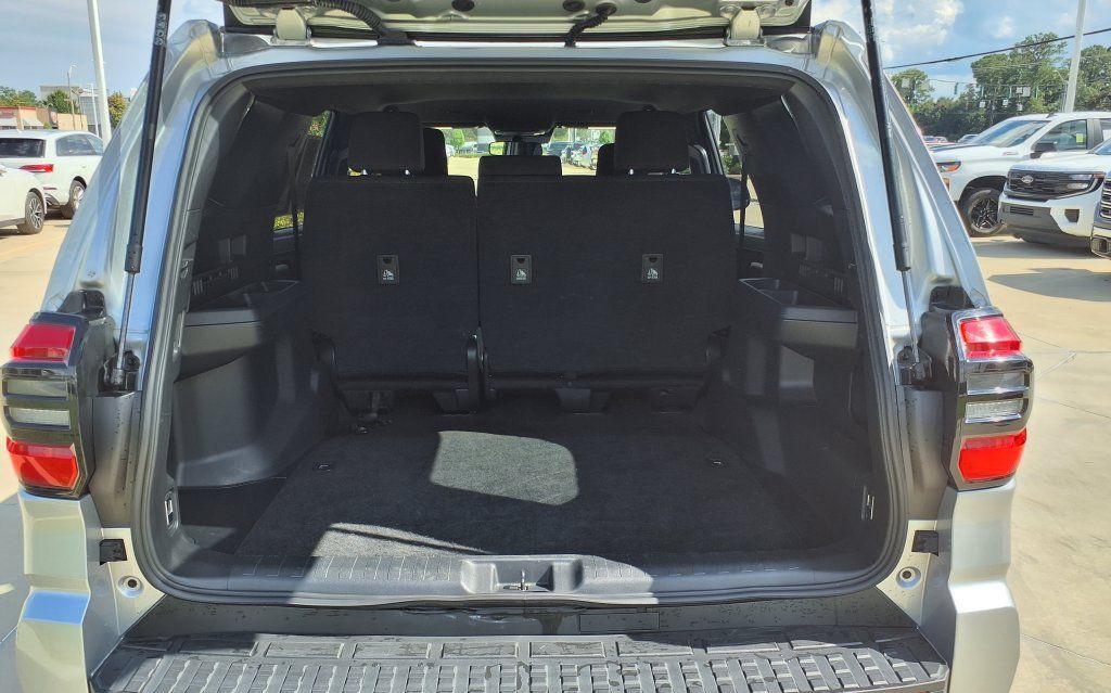 Used 2025 Toyota 4Runner SR5 AWD/4WD image 9