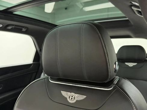 Used 2019 Bentley Bentayga AWD/4WD image 32