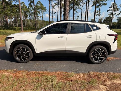 New 2026 Chevrolet Trax RS w/ Sunroof Package FWD image 2