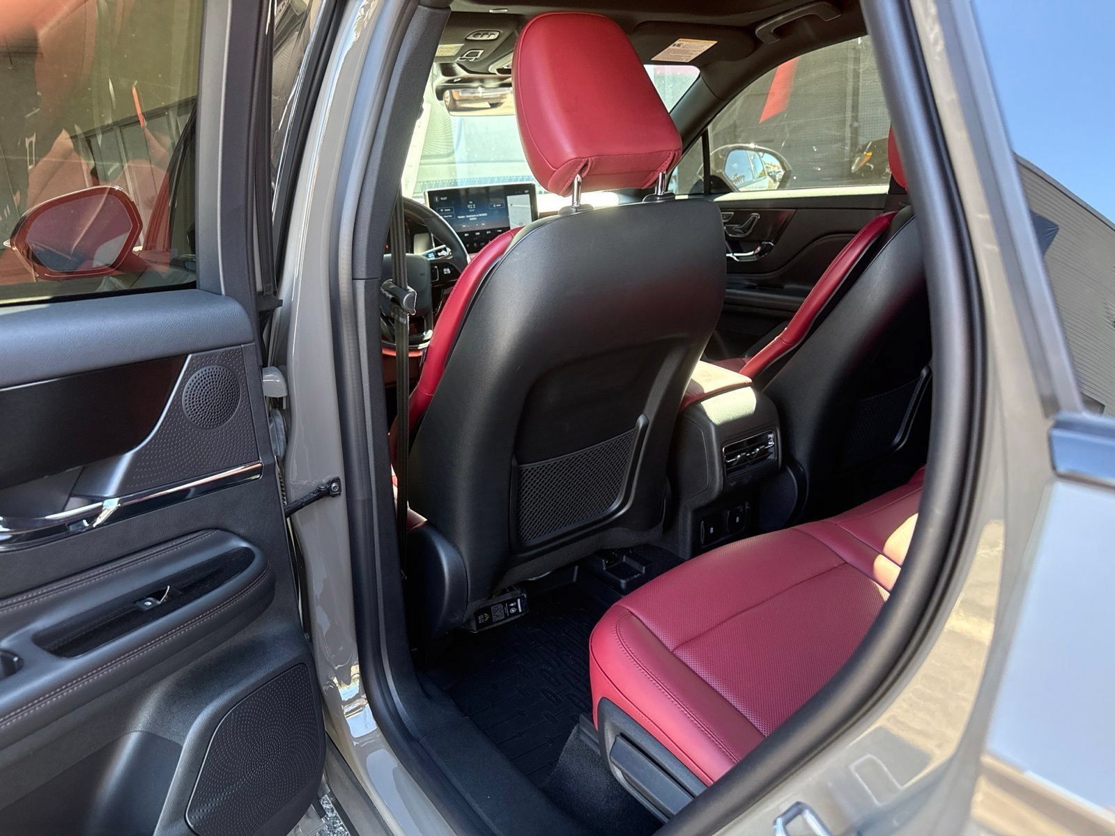 Certified 2025 Lincoln Corsair Reserve w/ Jet Appearance Package AWD/4WD image 16
