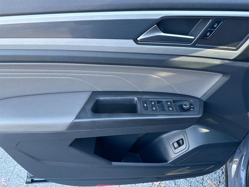 Used 2022 Volkswagen Atlas Cross Sport SEL R-Line image 15