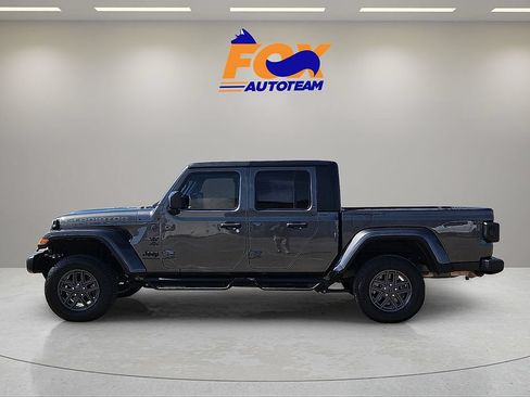 Used 2024 Jeep Gladiator Sport AWD/4WD image 2