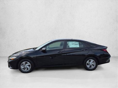 New 2026 Hyundai Elantra SE FWD image 7