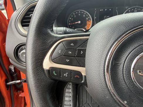 Used 2016 Jeep Renegade Latitude FWD image 16