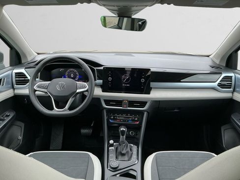 New 2025 Volkswagen Taos SE image 10