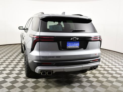 Used 2025 Chevrolet Traverse Z71 image 7