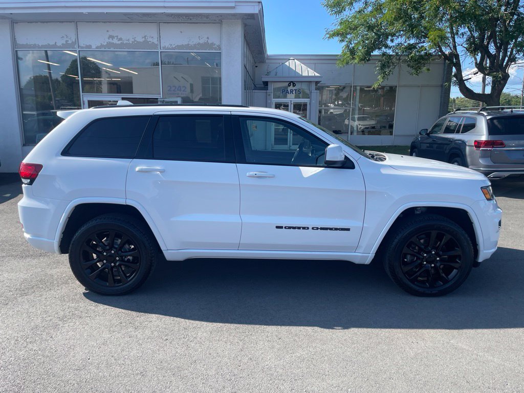 Used 2022 Jeep Grand Cherokee Laredo X AWD/4WD image 6