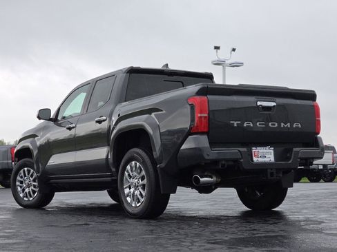 Used 2024 Toyota Tacoma Limited w/ Limited Package (LT) AWD/4WD image 16