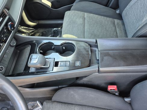 Used 2021 Nissan Rogue S FWD image 22
