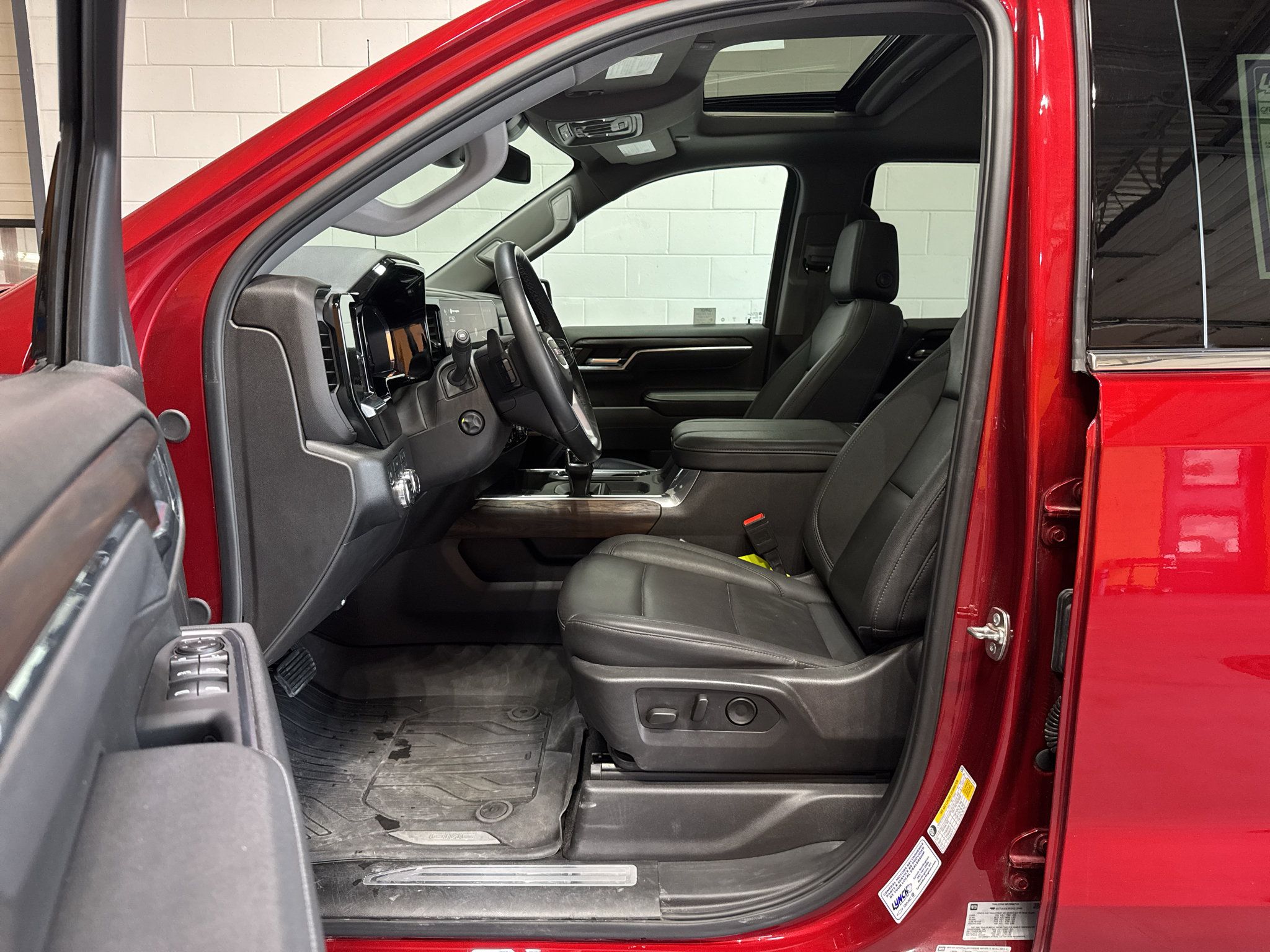 Used 2025 GMC Sierra 1500 SLT w/ SLT Premium Package AWD/4WD image 16