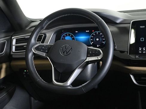 Used 2025 Volkswagen Atlas Cross Sport SE w/ Panoramic Sunroof Package image 10