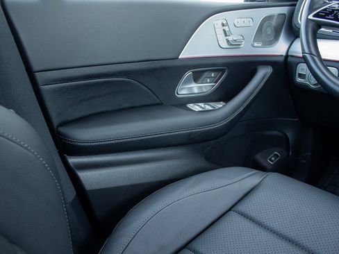 Used 2024 Mercedes-Benz GLS 450 4MATIC image 19