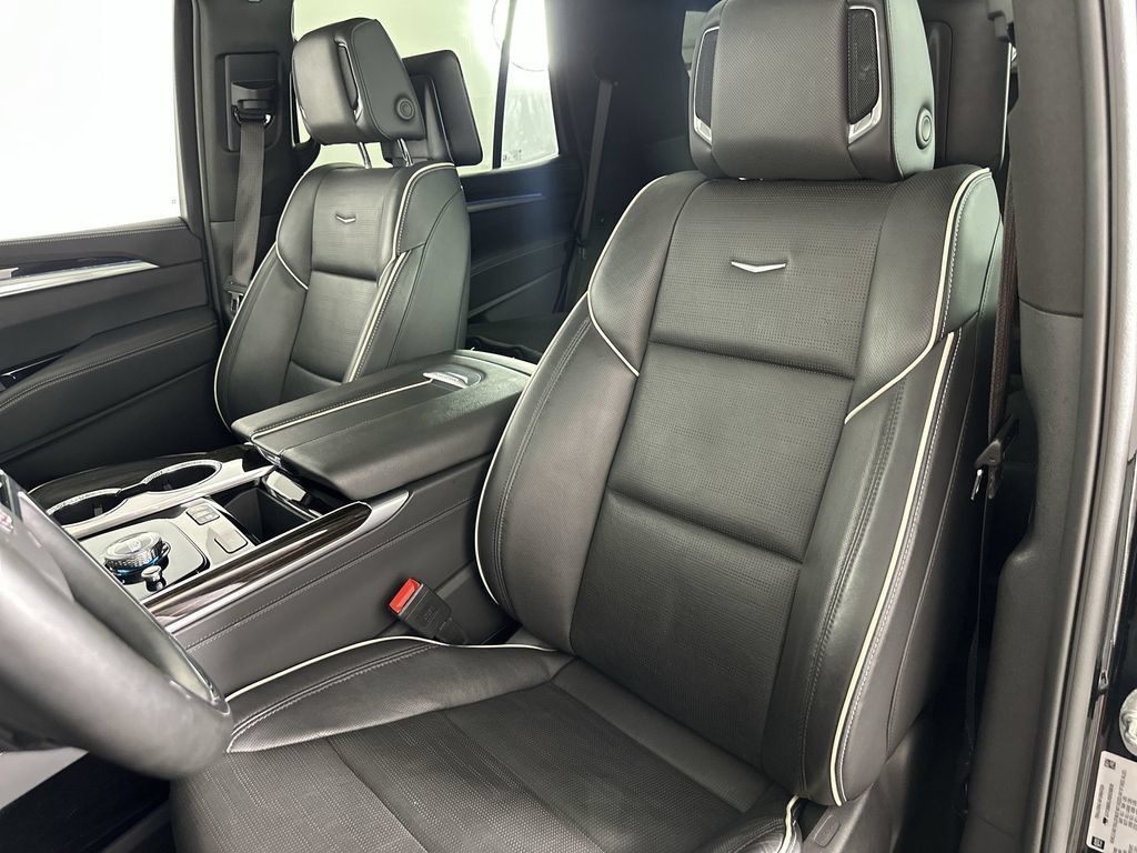 Used 2025 Cadillac Escalade Premium Luxury AWD/4WD image 22