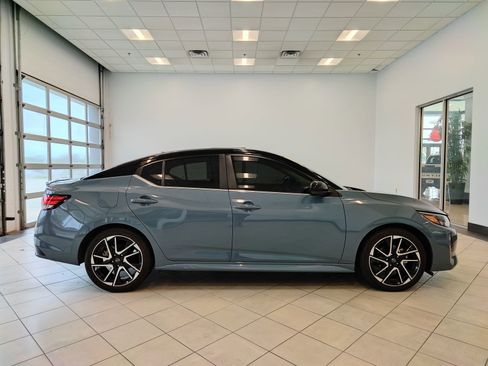 Used 2025 Nissan Sentra SR FWD image 2