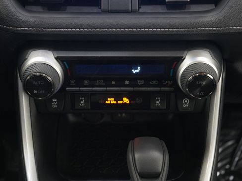 Used 2025 Toyota RAV4 XLE image 15