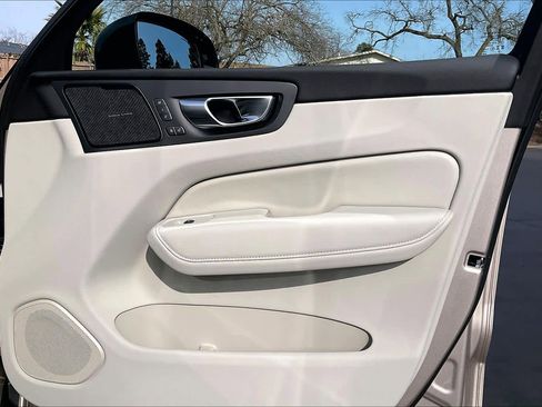 New 2026 Volvo XC60 T8 Ultra w/ Protection Package Premier image 30