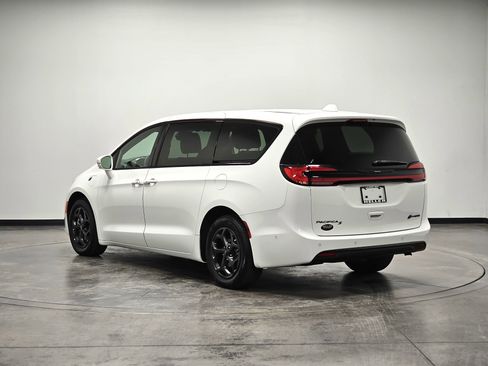 Used 2022 Chrysler Pacifica Limited w/ S Appearance Package FWD image 6