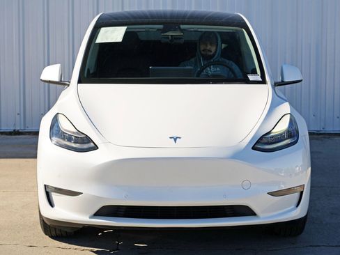 Used 2021 Tesla Model Y 2WD image 48
