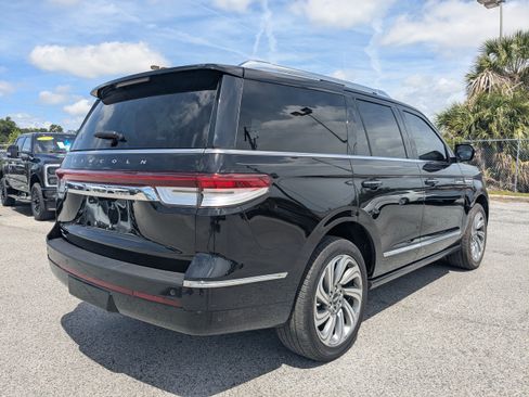 Used 2023 Lincoln Navigator Reserve AWD/4WD image 4