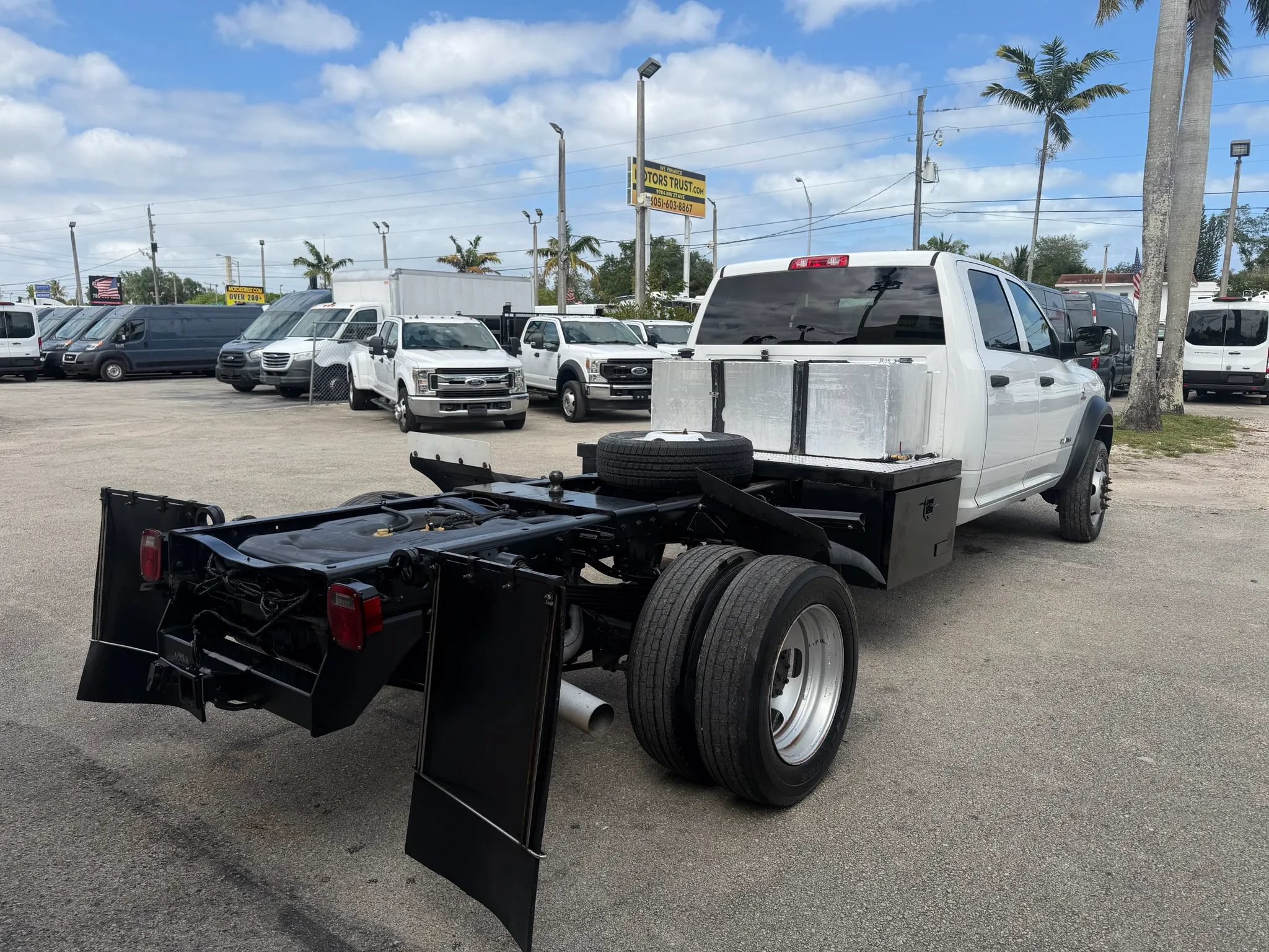 Used 2021 RAM 5500 Tradesman w/ Chrome Appearance Group AWD/4WD image 5