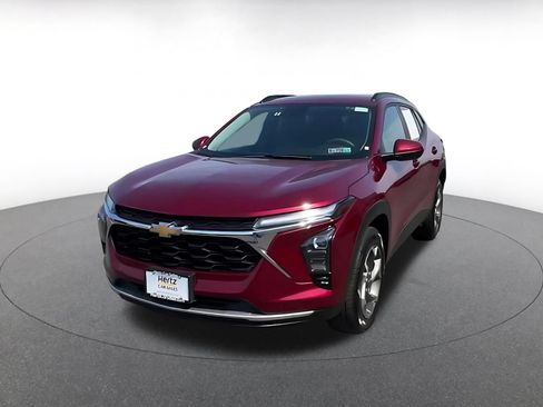 Used 2025 Chevrolet Trax LT FWD image 5