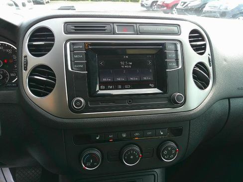 Used 2016 Volkswagen Tiguan S image 10