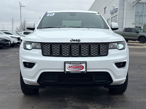 Used 2021 Jeep Grand Cherokee Laredo X image 4