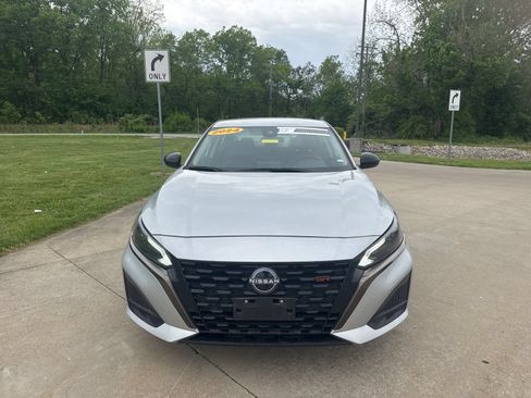 Used 2024 Nissan Altima 2.5 SR FWD image 2