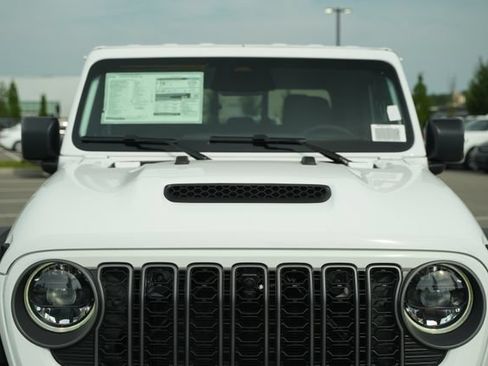 New 2026 Jeep Gladiator Mojave w/ Steel Bumper Group AWD/4WD image 42