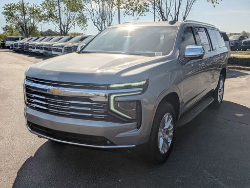 New 2026 Chevrolet Suburban Premier w/ Sun And Tow Package AWD/4WD image 3