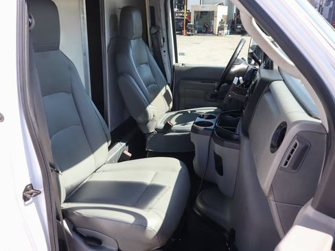 Used 2015 Ford E-450 and Econoline 450 Super Duty RWD image 35