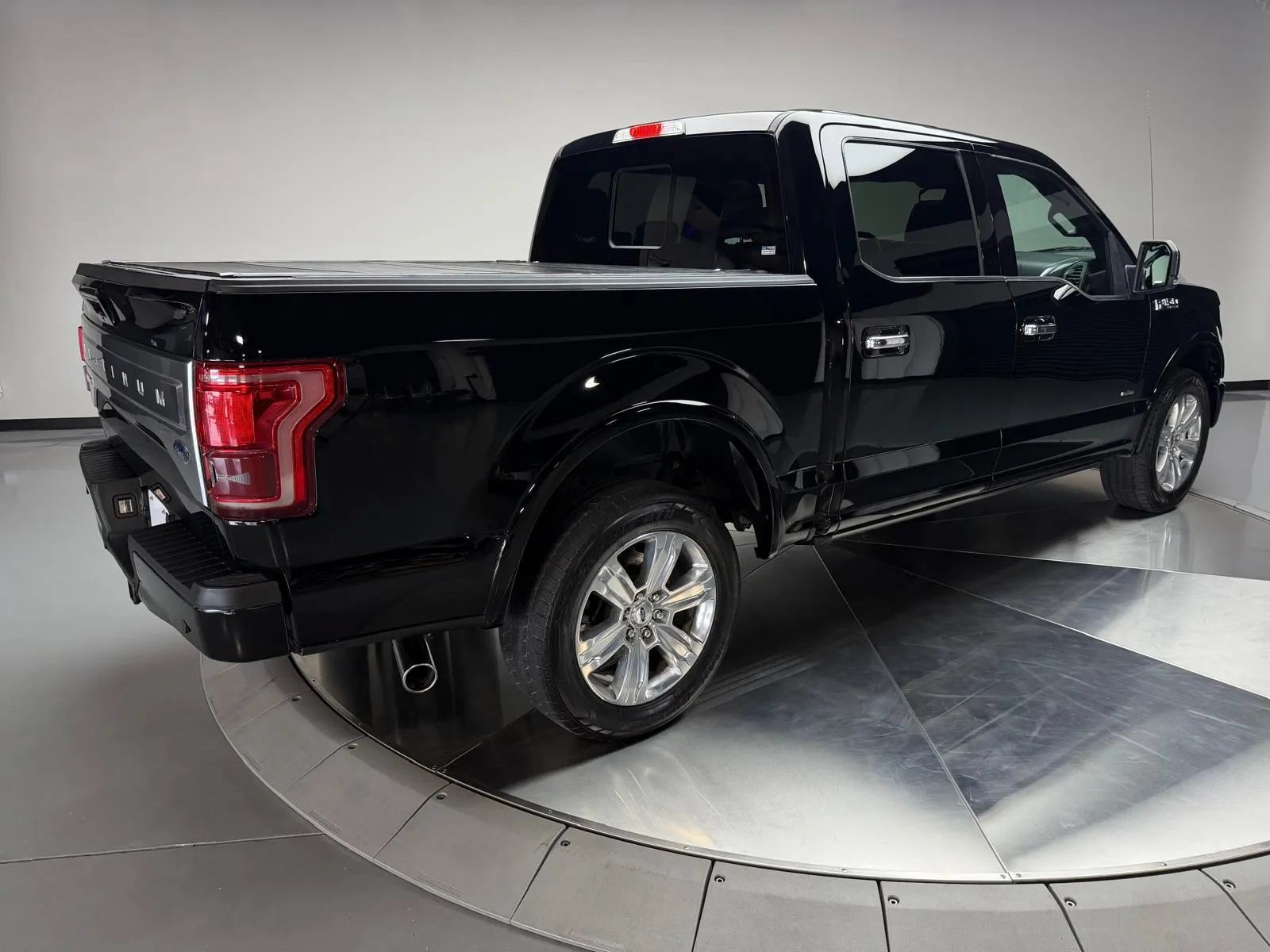 Used 2016 Ford F150 Platinum w/ Equipment Group 701A Luxury AWD/4WD image 2