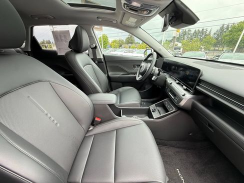 Certified 2025 Hyundai Kona Limited FWD image 19