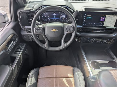 Used 2025 Chevrolet Silverado 3500 High Country w/ Technology Package AWD/4WD image 21