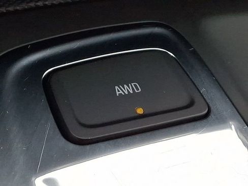 Used 2024 Chevrolet Equinox LS w/ LS Convenience Package image 28