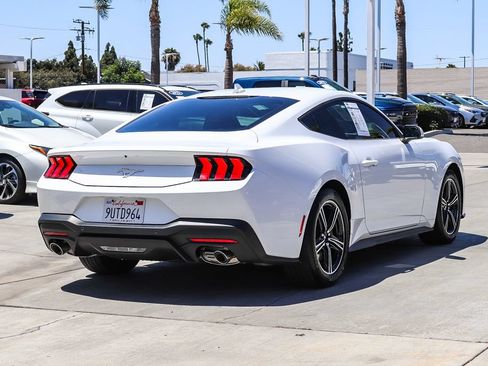 Used 2025 Ford Mustang Coupe RWD image 5