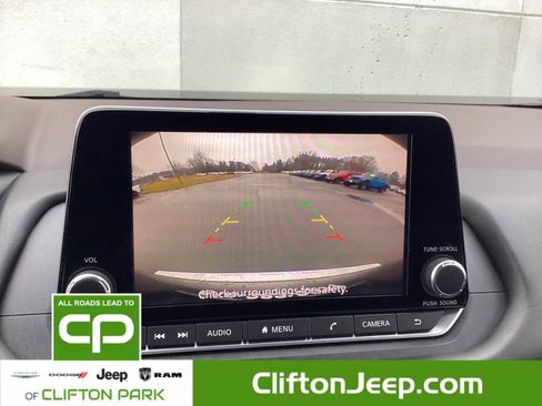 Used 2023 Nissan Rogue SV image 14