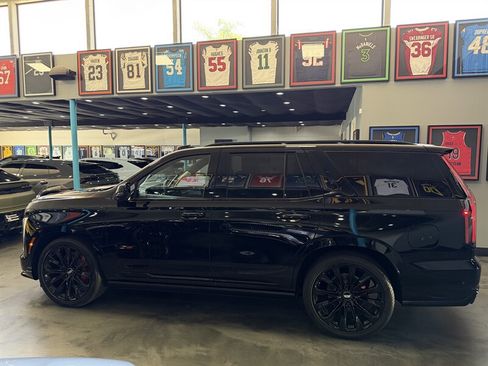 Used 2026 Cadillac Escalade V w/ LPO, ONYX Package AWD/4WD image 8