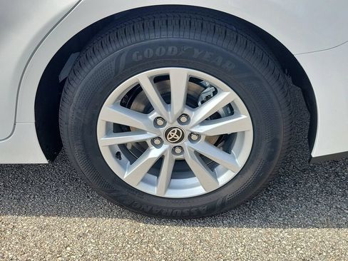Used 2026 Toyota Camry LE FWD image 5