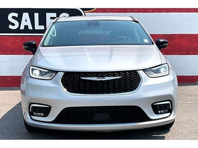 Used 2024 Chrysler Pacifica Touring-L